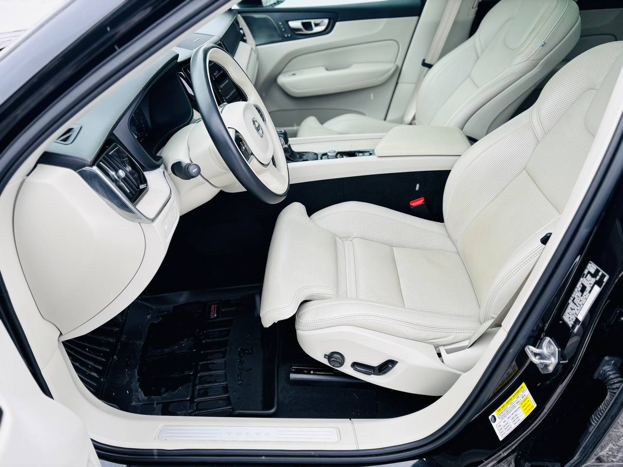 2021 Volvo XC60 INSCRIPTN